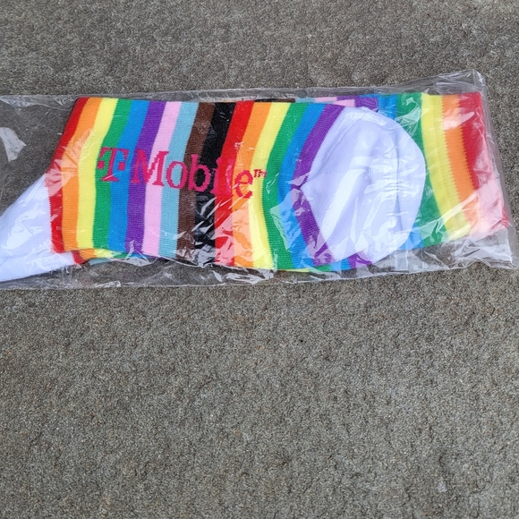 T mobile unisex rainbow pride love socks M/L - Picture 4 of 4